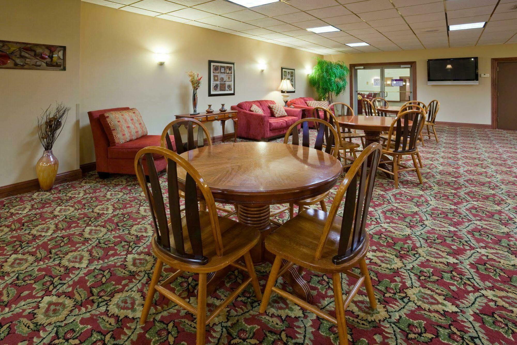 Holiday Inn & Suites Wausau-Rothschild By Ihg Exterior photo